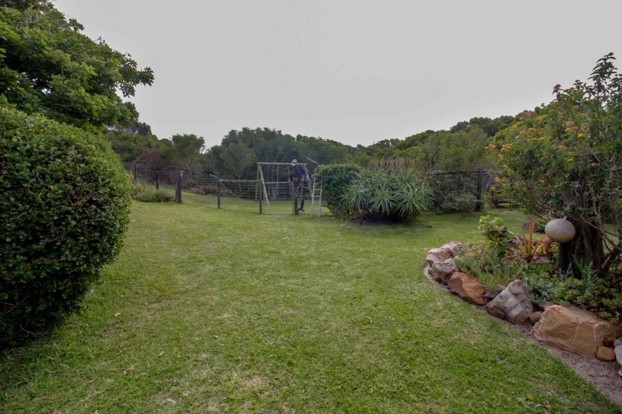 5 Bedroom Property for Sale in Paradise Beach Eastern Cape